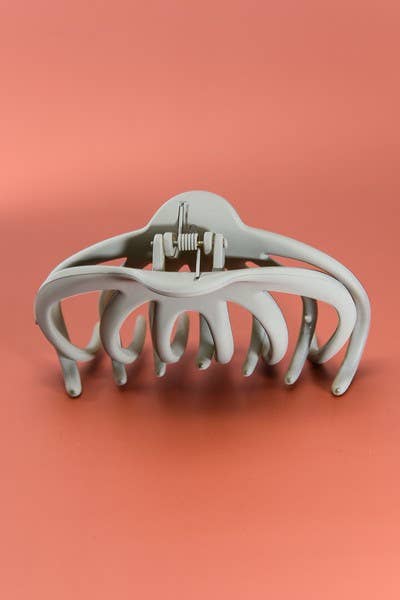 OVER SIZED SLICKED BACK HAIR CLAW CLIPS | 40H429